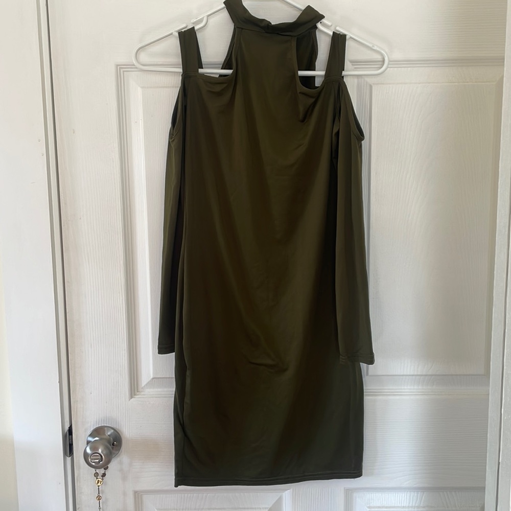 Green open shoulders dress
